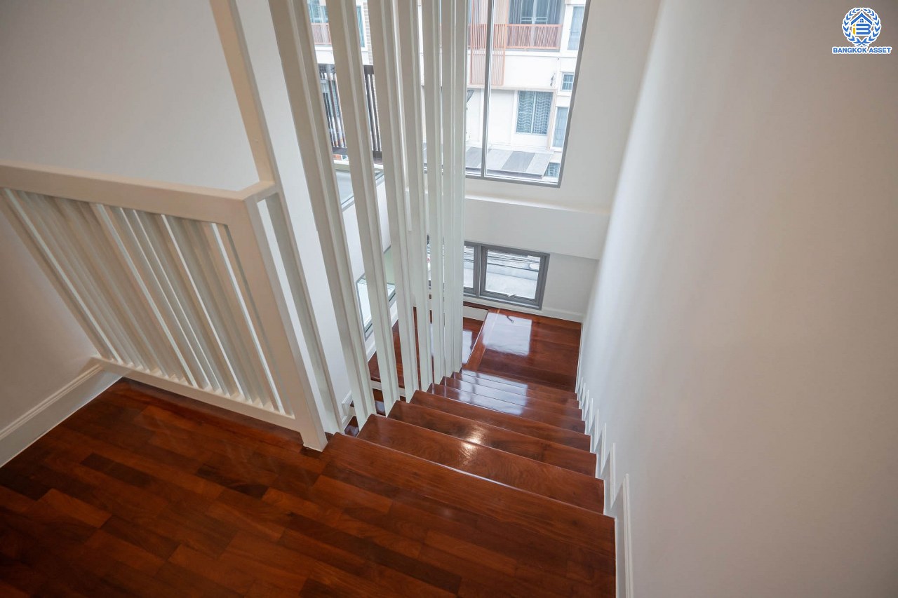 บ้านมือสองตกแต่งใหม่ ดีไซน์สวย โครงการ นนทรีพลัส บางกรวย เนื้อที่ 20 ตร.ว. ฟังก์ชัน 4 ห้องนอน 3 ห้องน้ำ จอดรถได้ 1 คัน รองรับทุกกิจกรรม บนทำเลเชื่อมต่อหลายเส้นทาง ใกล้จุดขึ้นทางด่วน "ประจิมรัถยา" และรถไฟฟ้าสายสีแดง "สถานีบางบำหรุ"